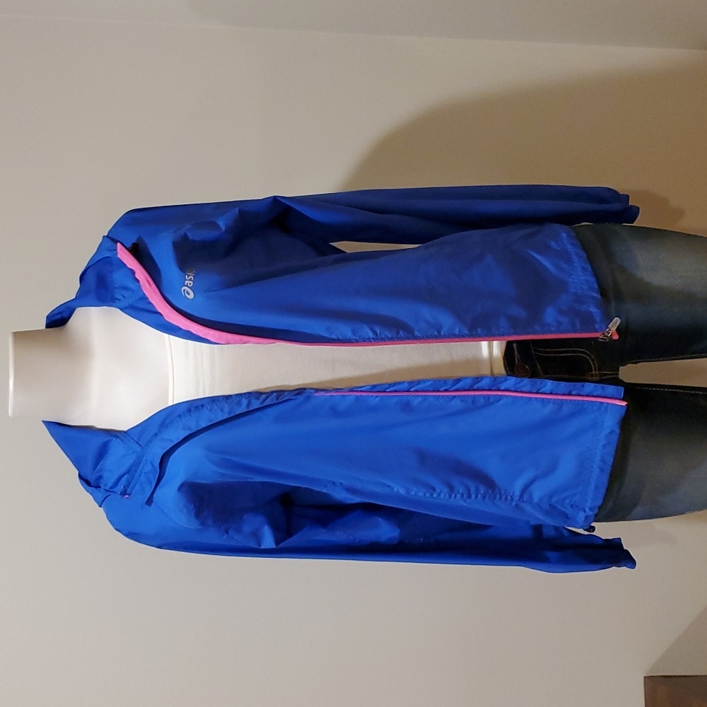 Packable windbreaker